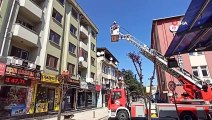 22 Yıl Önceki Depremi Gören Bina, Ekipleri Harekete Geçirdi