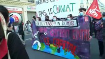 Miles de personas se manifiestan en París para reclamar a Macron una ley del cambio climático más ambiciosa