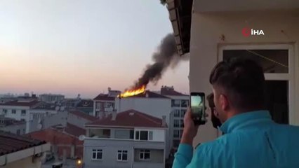 Esenyurt'ta binanın çatısı alev alev yandı
