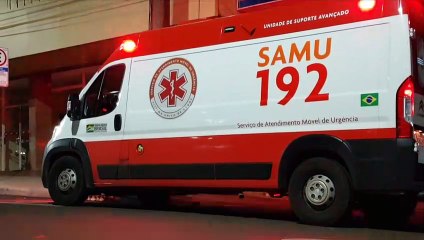 Homem flagrado nu é atendido pelo Samu e levado para o hospital