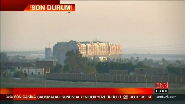 Son dakika... Süveyş Kanalı'nda karaya oturan dev gemi ilk kez hareket ettirildi