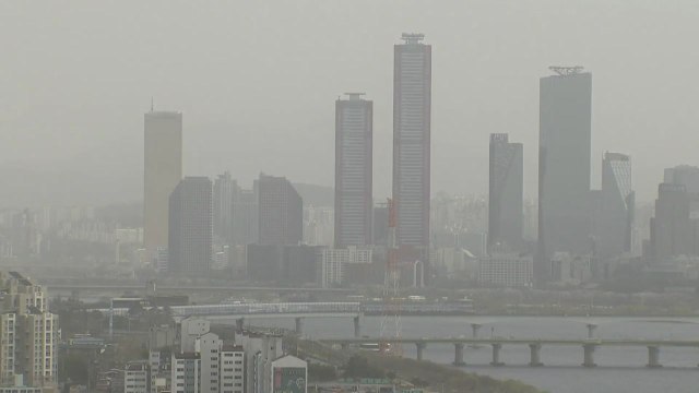 [날씨] 11년 만의 최악 봄 황사, 내일도 대기 질 '나쁨' / YTN