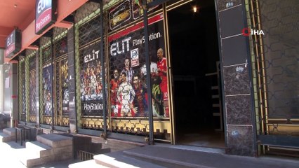 Sultanbeyli’de internet kafeleri mesken edinen gençler, önce konsolları sonra PlayStation’ı çaldı