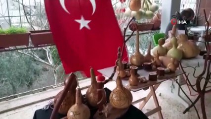 Cenaze yıkamak için kullanılan su kabaklarını sanat eserine dönüştürüyor