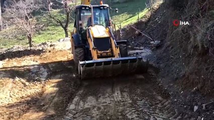 Nazilli’de heyelan yolu kapattı, ekipler açtı