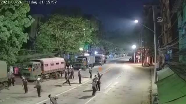 Myanmar'da güvenlik güçlerinin saldırısı, güvenlik kamerasına yansıdı