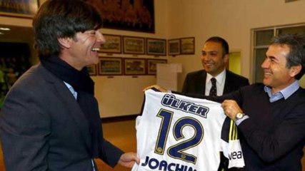 Fenerbahçe'nin istediği Alman Teknik Direktör Löw'ün, Barcelona'nın başına geçmesi tavsiye edildi