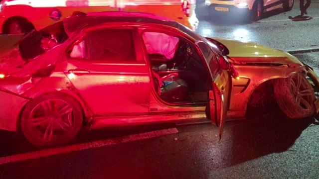 무면허 10대 몰던 승용차, BMW 차량 충돌...4명 부상 / YTN