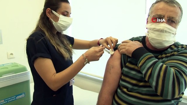 60 yaş üzeri vatandaşlar ve eşleri için Covid-19 aşılaması başladı