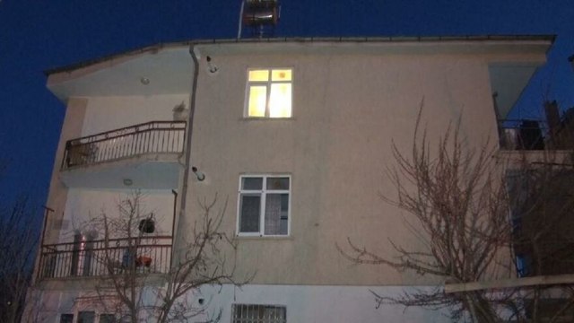 Üst katta yemek yerken alt kat soyuldu