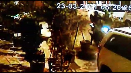 Son dakika haberi! Gasp ettikleri motosikletle mağazadan hırsızlık anları güvenlik kamerasında