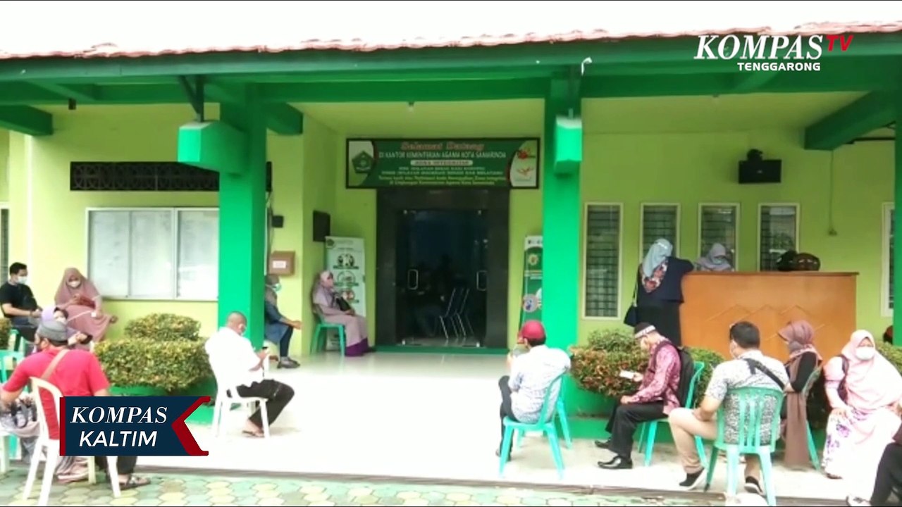 Calon Jamaah Haji Menjalani Vaksinasi
