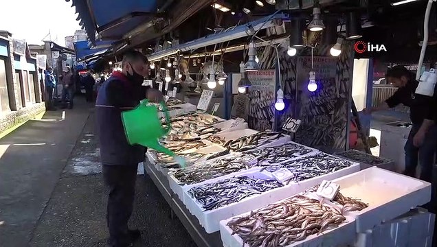 Sezonun son hamsileri tezgahlarda