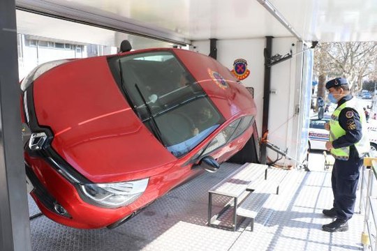 Son dakika: Denizli'de emniyet kemerinin önemi simülasyon aracı ile anlatıldı