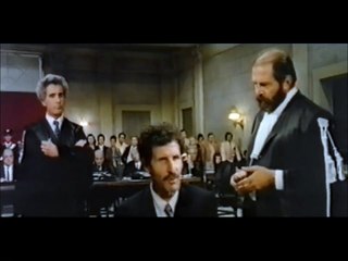 Ciccio Ingrassia em 'La Violenza: Quinto Potere' – Um Drama Intenso no Julgamento ⚖️