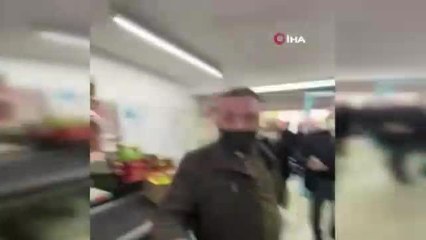 Sosyal mesafe kuralını hatırlatan müşteriye "seni süzgece çeviririm" diyerek bıçakla tehdit etti