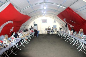 Evlat nöbetindeki acılı baba: "HDP benim evimi yıktı, evladımı elimden aldı"