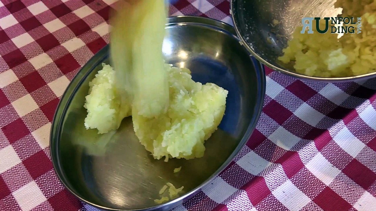 La tradizione culinaria "impone" per il giorno di Pasqua sulle tavole italiane l'agnello