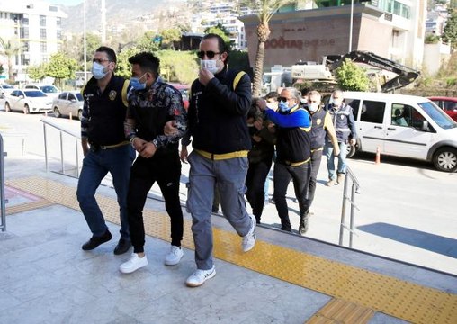 Alanya'da fuhuş çetesi çökertildi