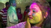 Farbenschlacht trotz Corona: Hindus feiern Holi