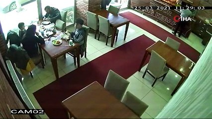 Görüntüler Kars'tan; işyeri sahibi, boğazına et kaçan çocuğu böyle kurtardı