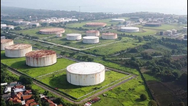 Indonesia, a fuoco una raffineria di petrolio: ustionati ed evacuati