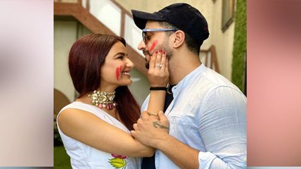 Bigg Boss 14: Aly Goni और Jasmin Bhasin पर एक साथ चढ़ा इश्क़ का रंग, Photo हुई Viral | FilmiBeat