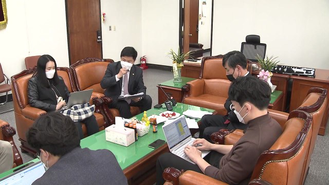 국정원, MB 정부 불법사찰 직무감찰... 정치 논란 피할 것 / YTN