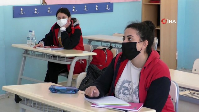 - KKTC'de okullar Covid-19 gölgesinde ders başı yaptı