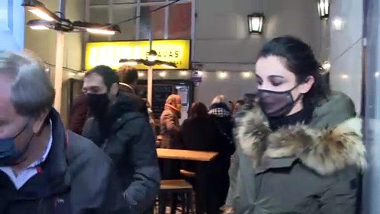 Blanca Romero, radiante junto a su hijo y su mascota en Madrid