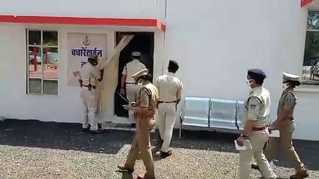 एडीजी योगेश देशमुख पहुंचे पुलिस लाइन क्वॉरेंटाइन वार्ड सहित अन्य शाखाएं देखी