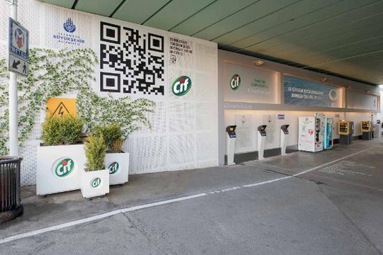 YAKLAŞIK 200 BİN KİŞİNİN KULLANDIĞI ZİNCİRLİKUYU METROBÜS DURAĞI YENİLENDİ