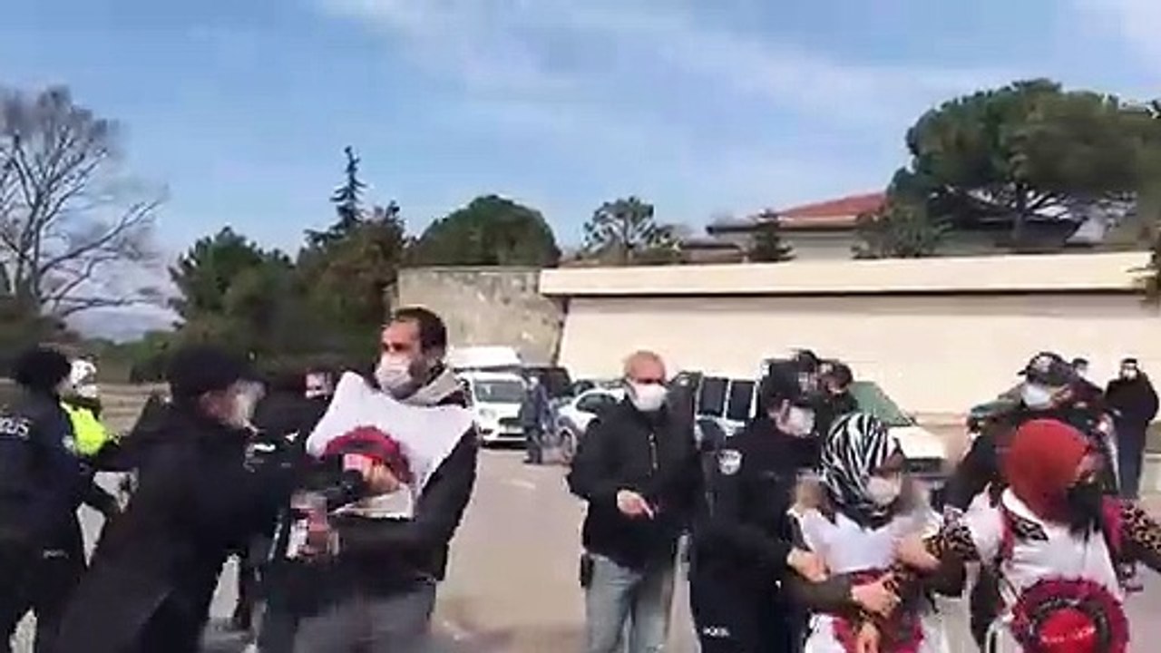 Eylemdeki Migros işçileri, polis müdahalesinin...