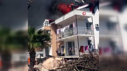 Seydikemer’de iki katlı evin çatı katında çıkan yangın korkuttu