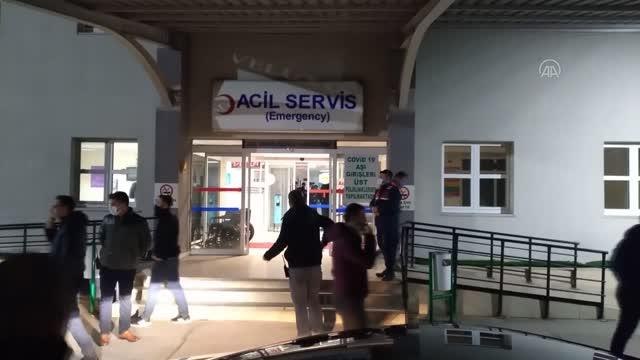 Son dakika haberleri! BALIKESİR - Ambulans, kamyon ve otomobilin karıştığı kazada 4 kişi öldü, iki kişi yaralandı