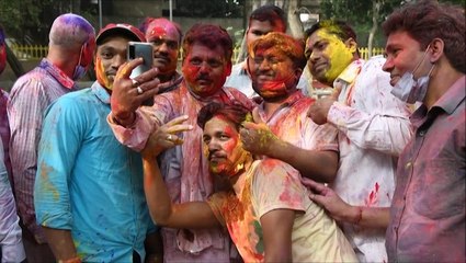 People around India celebrate Holi as COVID lockdowns begin in Mumbai