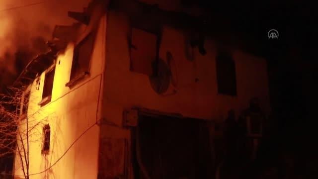 Son dakika haberleri! Çıkan yangında iki katlı ahşap ev kullanılamaz hale geldi