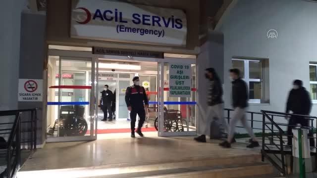 Son dakika haberleri: BALIKESİR - Ambulans, kamyon ve otomobilin karıştığı kazada 4 kişi öldü, iki kişi yaralandı (2)