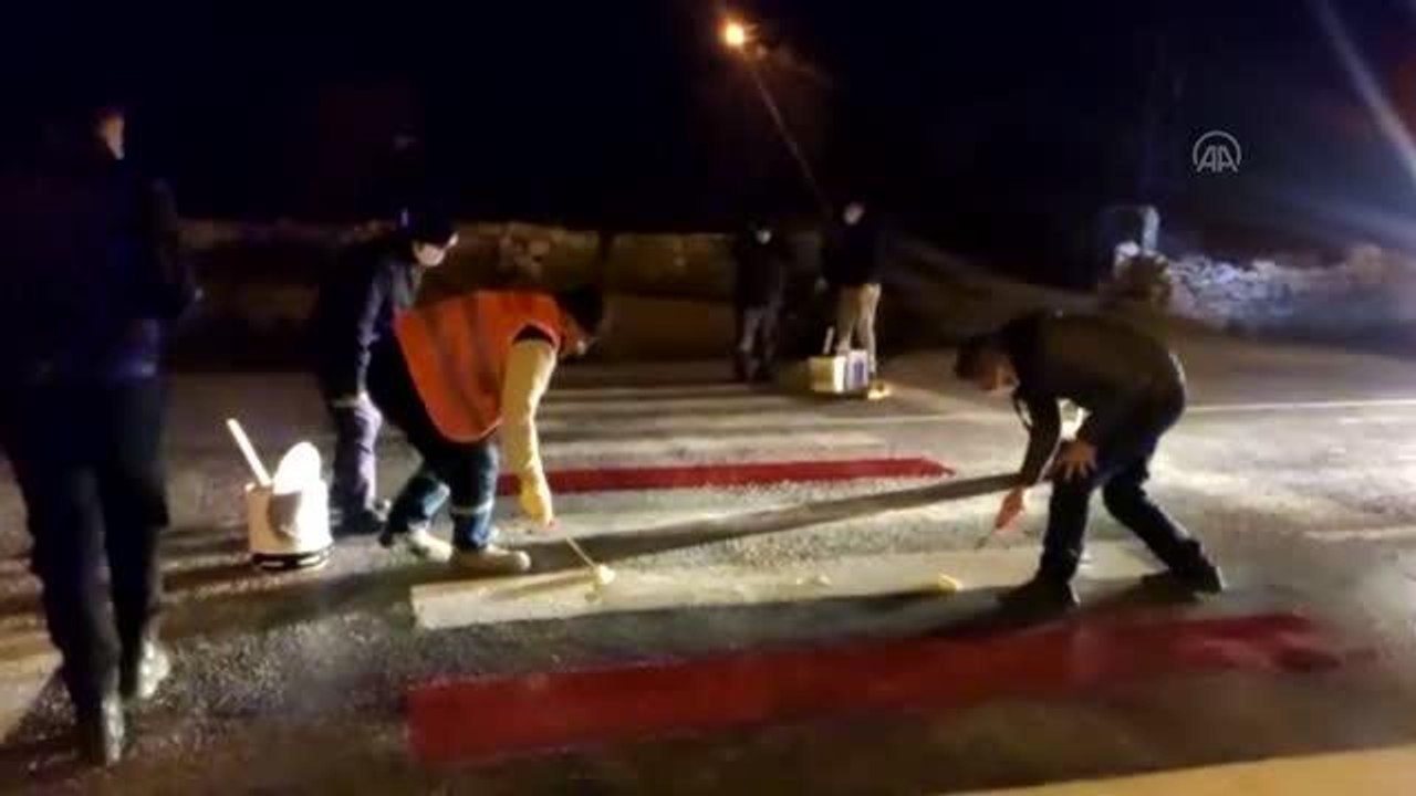 "Yaya Önceliği Kırmızı Çizgimizdir" uygulaması kapsamında yaya geçitleri boyandı
