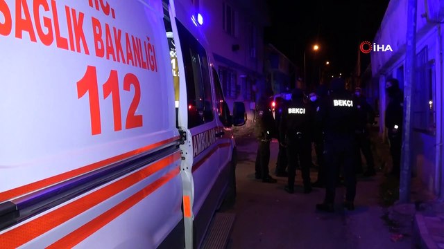 Kısıtlamada ‘dur’ ihtarına uymayan kadın sürücü bekçiye çarptı