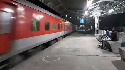 03130 Guwahti-Kolkata Holi special  express speedy train skipping with wap-7 & Lhb rake __ IR