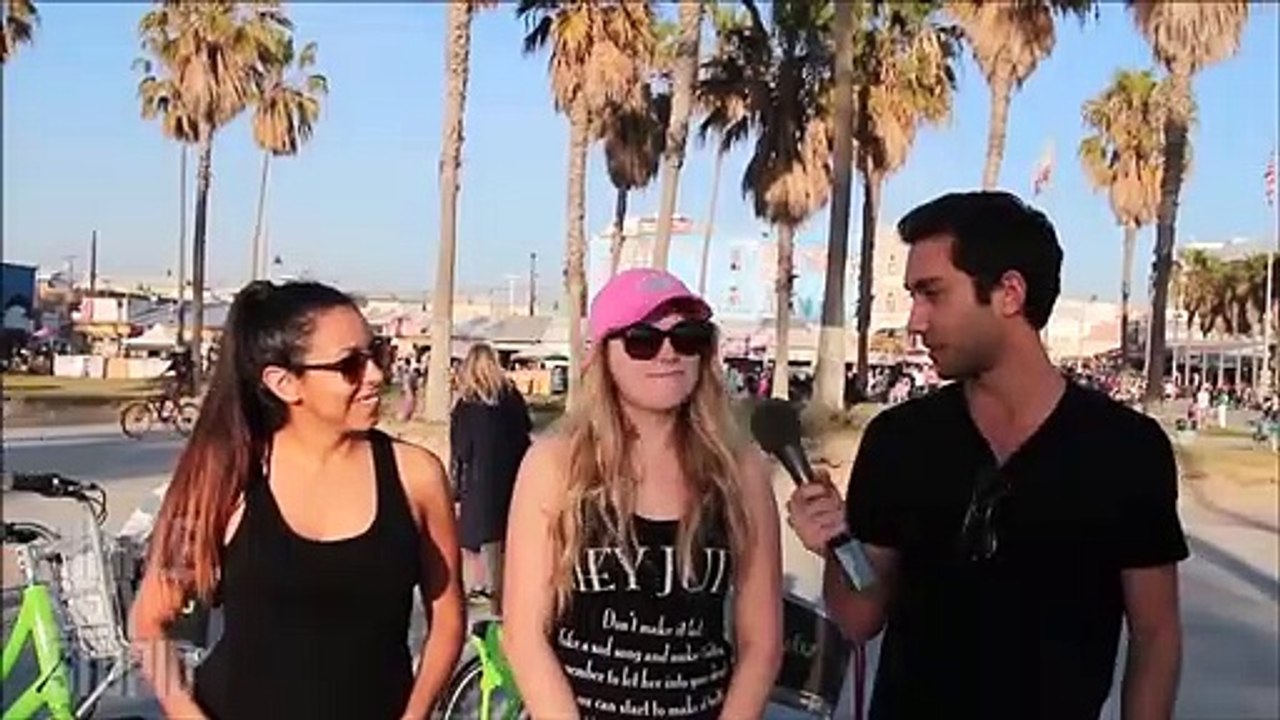 307.Kissing Prank - Girl Edition