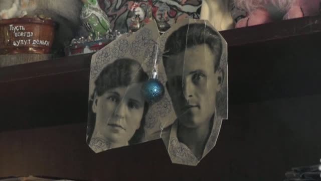 Tatuado de pies a cabeza a los 74 años