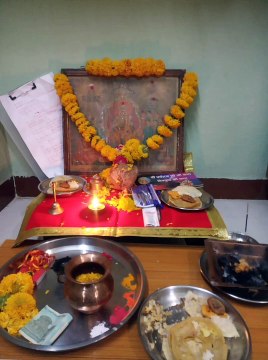 भाई दूज पर घरों में कलम दवात की पूजा की गई