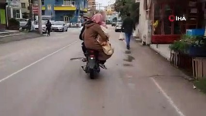 Motosikletteki tehlikeli yolculuk kameraya böyle yansıdı