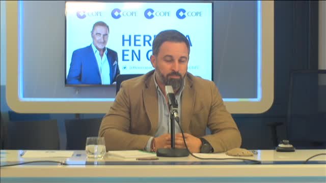 El ultraderechista Abascal promete lealtad a Ayuso de cara al 4M