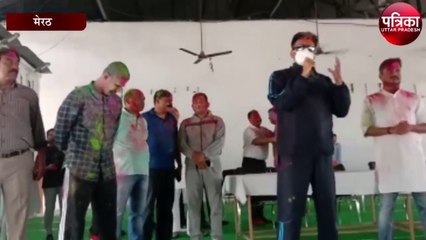 थाने में पुलिसकर्मियों ने इस तरह मनाई होली