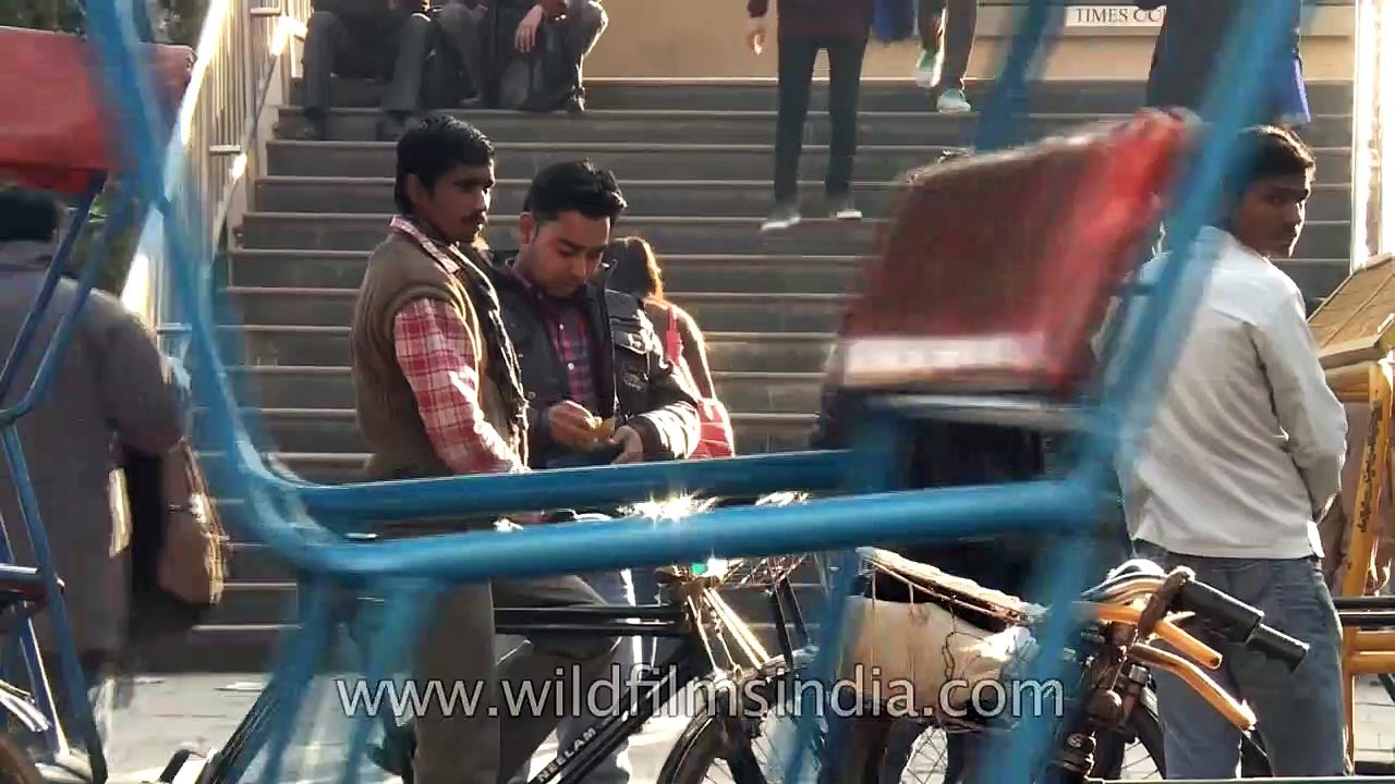 Life in the metro - Lajpat Nagar Delhi metro station
