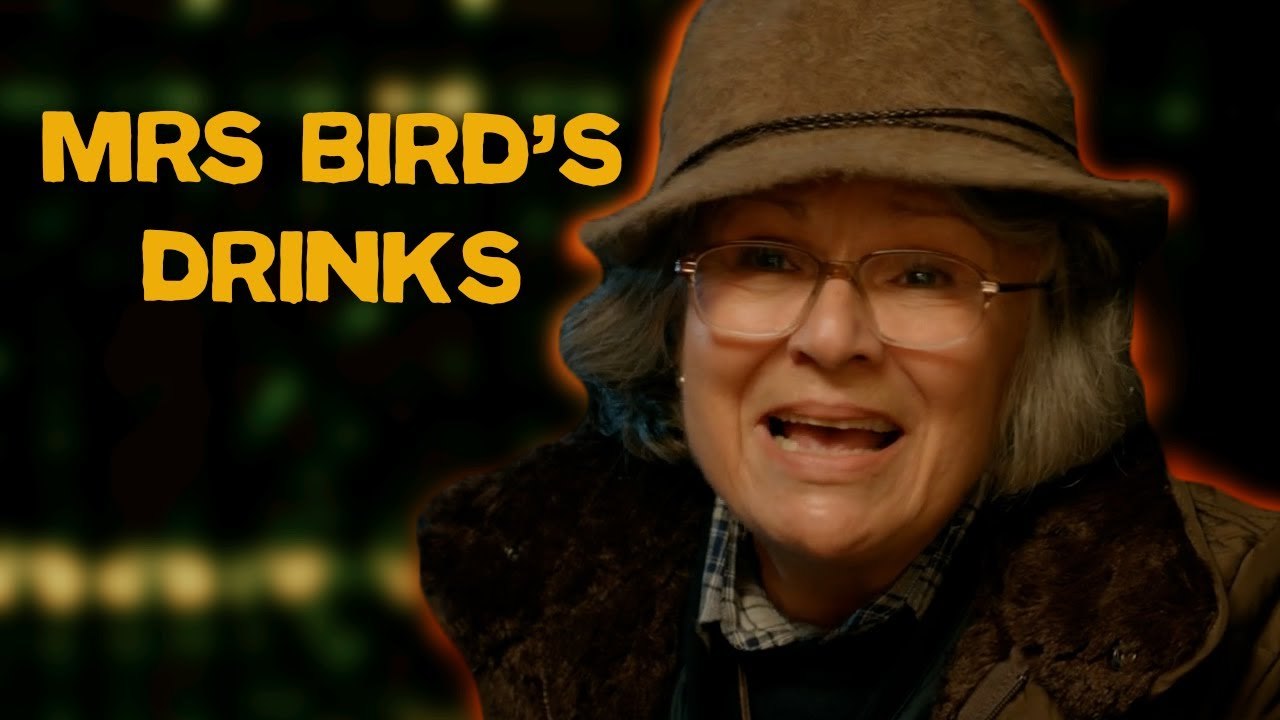 Paddington | Mrs Bird Distracts a Security Guard | Amazing Adventures