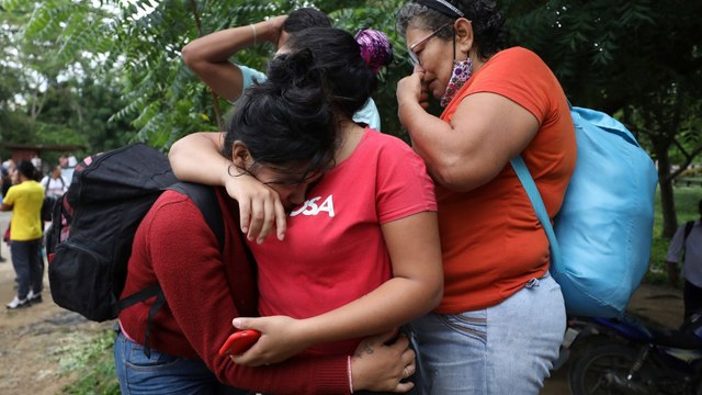 Venezuela border clashes: Refugees accuse army of killing civilians